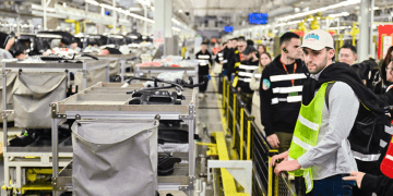 جي تور تنظم أول زيارة عالمية للصحفيين وممثلي المستخدمين إلى مصنع فوزهو الذكي